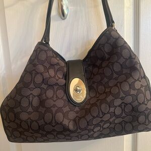 Coach Carlyle Shoulder bag.